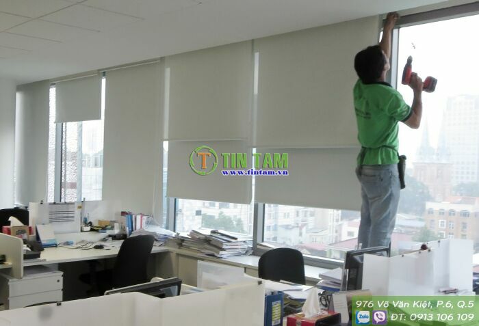 rem_cua_cuon_van_phong_chong_nang