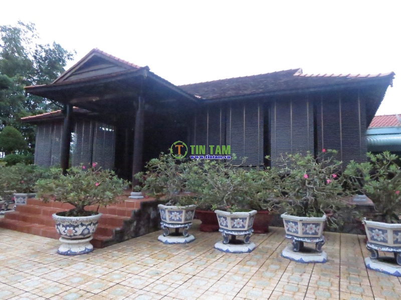 nhà biệt thự cổ xưa đẹp với màn sáo gỗ