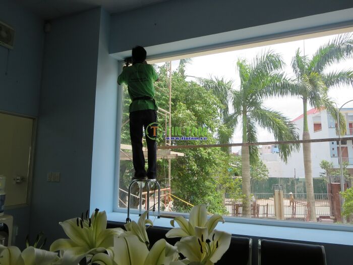 thi cong màn cua dep hcm