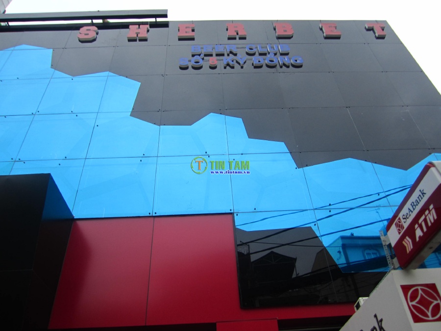 Màn tự động chuyên dùng cho màn ngoài trời tại quận 3 TPHCM